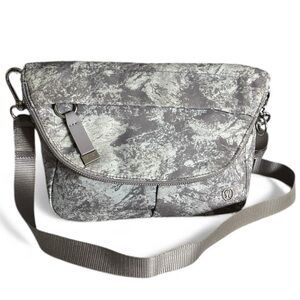 Lululemon All Night Festival Crossbody Bag 5L Washed Marble Alpine White Gray